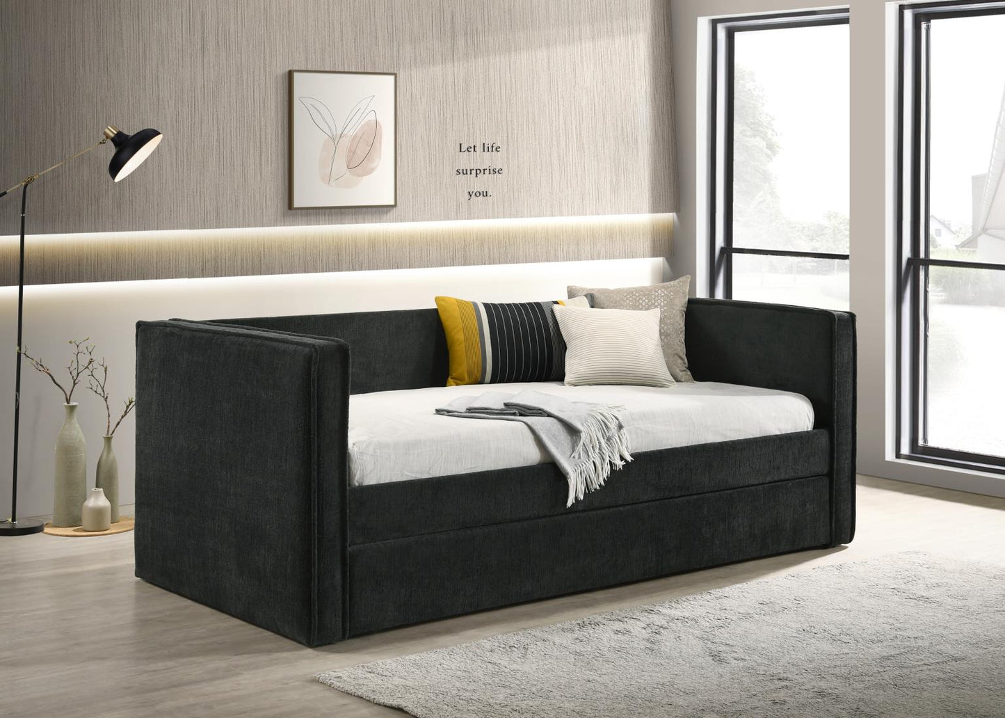 BLACK DAYBED